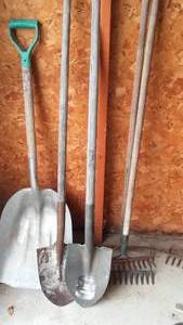 lot 128 image: Misc. Yard Hand Tools. (5)