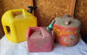 lot 178 image: Gas And Diesel Cans (3)