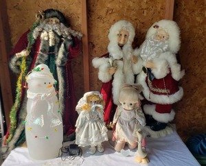 lot 187 image: Misc. Christmas.