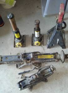 lot 200 image: Variety of Jacks (5) and Stand