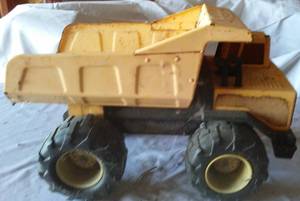 lot 203 image: Tonka Dump Truck.