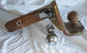 lot 223 image: Hitch and ball.