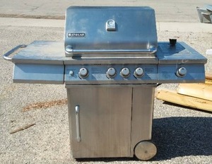 lot 60 image: Jenn-AIR GAS Barbecue Grill.