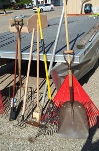 lot 59 image: Misc. Yard Hand Tools (8)