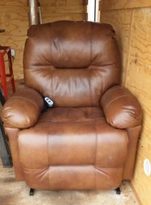 lot 303 image: Lift Chair