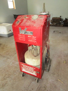 lot 23 image: Automotive Refrigerant Machine