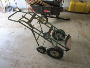 lot 24 image: Barrel Dolly