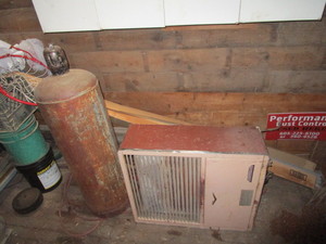 lot 62 image: Propane Tank & Heater