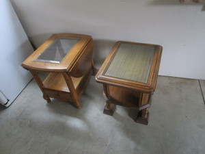 lot 79 image: (2) End Tables