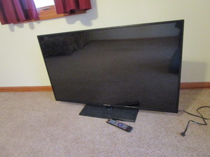 lot 82 image: 42 TV