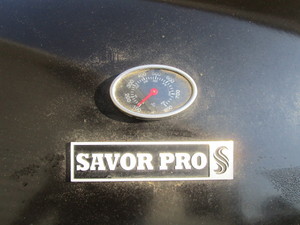 lot 90 image: Gas Grill wCover