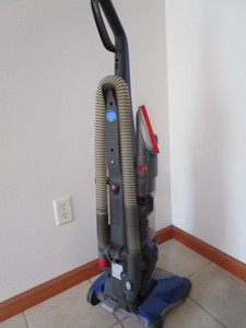 lot 94 image: Hoover Vacuum Cleaner