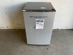 lot 29 image: Frigidaire 4.6 cu. ft. Retro Mini Fridge with Platinum Door Design with Freezer