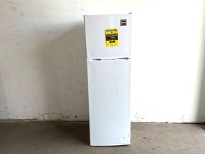 lot 31 image: RCA 10 cu. ft. Top Freezer Refrigerator in White