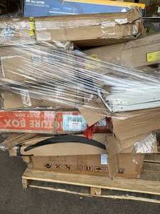 lot 202 image: Wholesale pallet of Assorted Miscellaneous Items