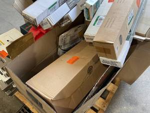 lot 205 image: Wholesale Lot of Assorted Miscellaneous Items
