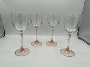 lot 14 image: Set of 4 Le Vin Rose 8oz LUMINARC Pink Stemmed Wine Glasses (Made in France)