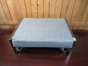 lot 9 image: Hotel Doggy - Raised Dog Bed