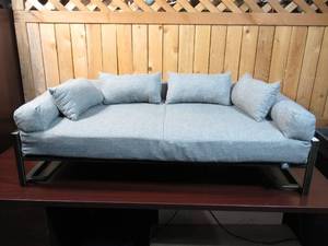 lot 10 image: Hotel Doggy - Dog CouchBed