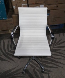 lot 35 image: White Faux Leather Computer Chair