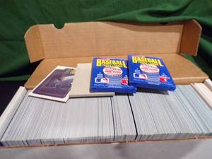 lot 246 image: 1986 Donruss Baseball Complete Set & (2) 1986 Donruss Sealed Packs