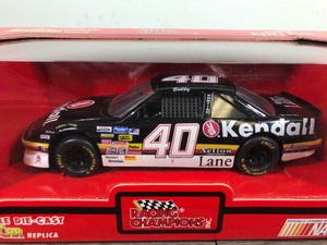 lot 26 image: 1994 Nascar Racing Champions Bobby Hamilton #40  Kendall 124 scale die cast stock car