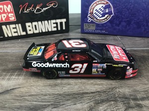 lot 61 image: 2000 Nascar Action Racing Collectibles RCR 1992 Lumina Neil Bonnett #31  Mom N Pops 124 scale die cast stock car