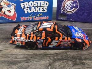 lot 62 image: 2000 Nascar Action Racing Collectibles Terry Labonte Monte Carlo #5 Kellogs  Frosted Flakes 124 scale die cast stock car