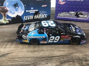 lot 64 image: 2002 Nascar Action Racing Collectibles RCR Kevin Harvick Monte Carlo #29 GM Goodwrench Service  E.T. 124 scale die cast stock car