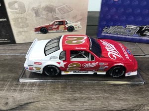 lot 72 image: 2002 Nascar Action Racing Collectibles Historical Series 1986 Thunderbird Mark Martin #2  Miller 124 scale die cast stock car
