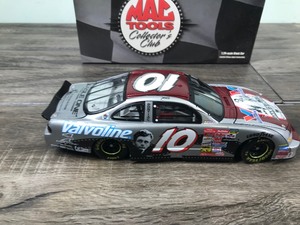 lot 85 image: 2001 Nascar Mac Tools Collectors Club Johnny Benson Grand Prix #10 Valvoline  James Dean 124 scale die cast stock car