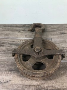 lot 129 image: Vintage cast iron pulley
