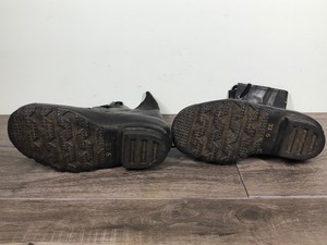 lot 140 image: MILITARY HOOD USMC EXTREME ARCTIC COLD WEATHER MICKEY MOUSE BOOTS 8D