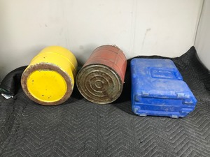 lot 155 image: 3 - Fuel cans