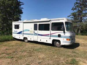 lot 2 image: 1998 TIFF Alegro 32ft motor home w New tires, both batteries and brakes. Chevy 454 Gas motor.  Also lights have been replaced with LED lights throughout. Must See.