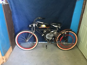 lot 3 image: Vintage Whizzer motorized bike