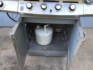 lot 167 image: Thermos Stainless Steel 4 Burner Propane Grill with side burner
