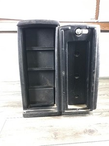lot 181 image: Airlok storage box for vehicle