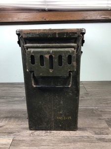 lot 190 image: Large Army Ammo Box
