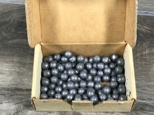 lot 452 image: 100 - 36 cal. Lead balls