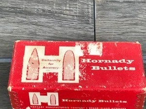 lot 462 image: 49 - Hornady 7mm cal. 154 grain .284 round nose bullets