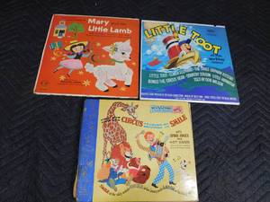 lot 205 image: 3 Kids record albums