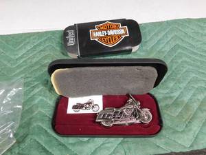 lot 280 image: 1998 Harley Davidson knife w case