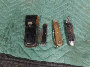 lot 281 image: 3 knives and sheath