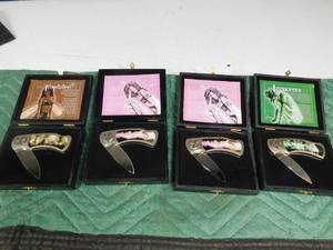lot 287 image: 4 collector knives