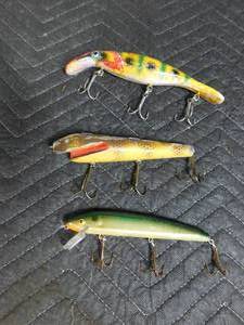 lot 294 image: 3 Vintage muskie lures