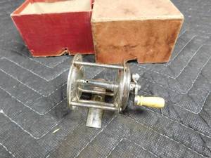 lot 304 image: Vintage Royal casting reel