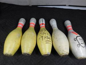 lot 314 image: 5 Bowling pins