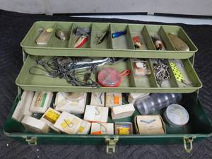 lot 316 image: Metal tackle box of tackle