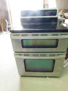 lot 1 image: Electric ceramic top stove